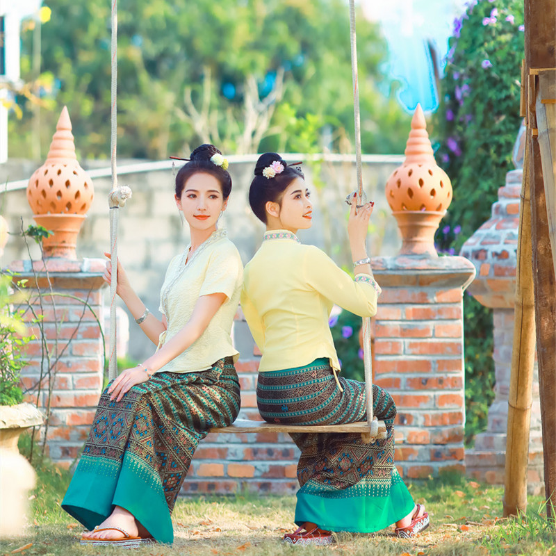 Thai Silk Blouse - Ropa tailandesa Dai amarilla clara para